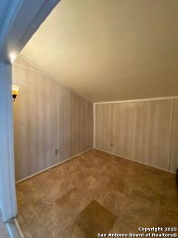 Listing photo id 13 for 9307 Woodheather St