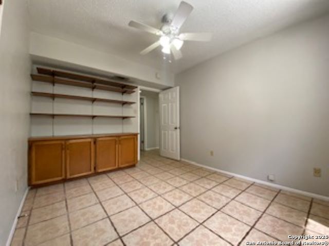Listing photo id 15 for 9307 Woodheather St