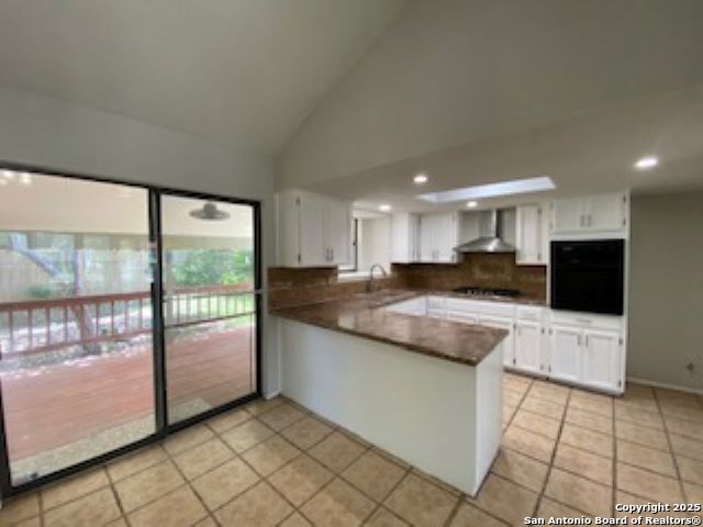 Listing photo id 7 for 9307 Woodheather St