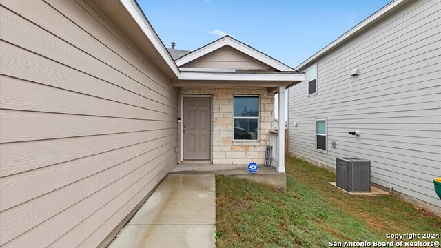 Image 2 of 17 For 5315 Hornbeck