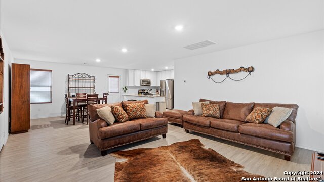 Image 3 of 17 For 5315 Hornbeck