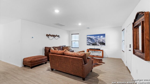Image 5 of 17 For 5315 Hornbeck