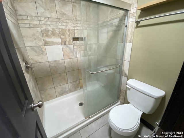 Image 5 of 8 For 211 Natalen Ave  207