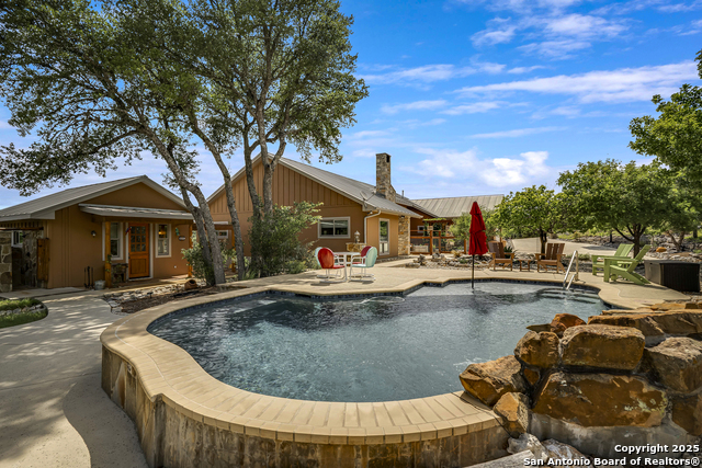 Details for 160 Antler Falls, Comfort, TX 78013