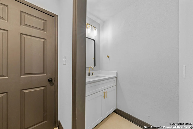 Image 16 of 23 For 2643 Gramercy W