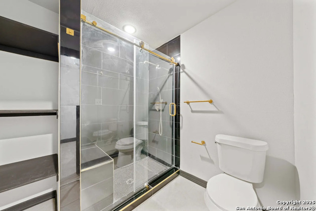 Image 17 of 23 For 2643 Gramercy W