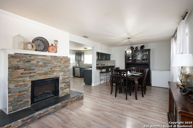 Image 10 of 31 For 227 Shady Oaks Dr