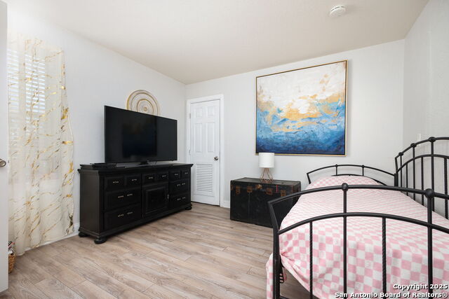 Image 23 of 31 For 227 Shady Oaks Dr