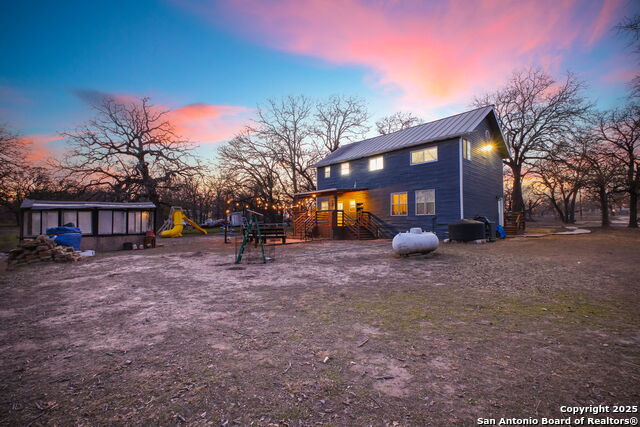 Image 5 of 31 For 227 Shady Oaks Dr