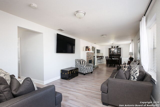Image 8 of 31 For 227 Shady Oaks Dr