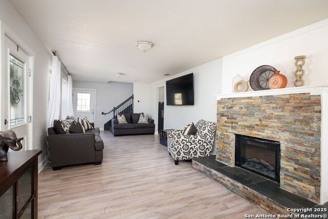 Image 9 of 31 For 227 Shady Oaks Dr