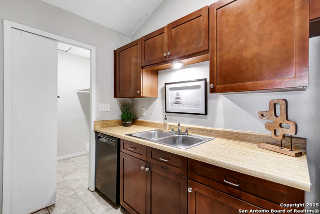 Image 9 of 48 For 6310 Worchester Knolls
