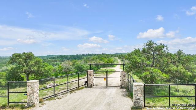 Listing photo id 7 for 830 Dunners Mountain Drive
