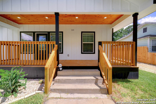 Listing photo id 0 for 111 Bailey