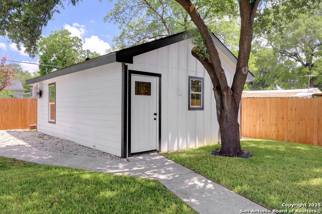Listing photo id 22 for 111 Bailey