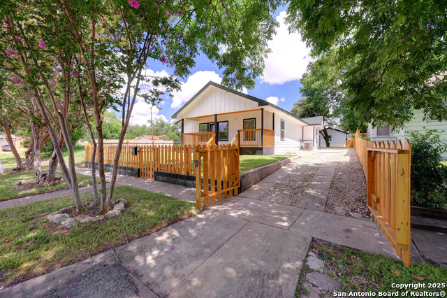 Listing photo id 2 for 111 Bailey