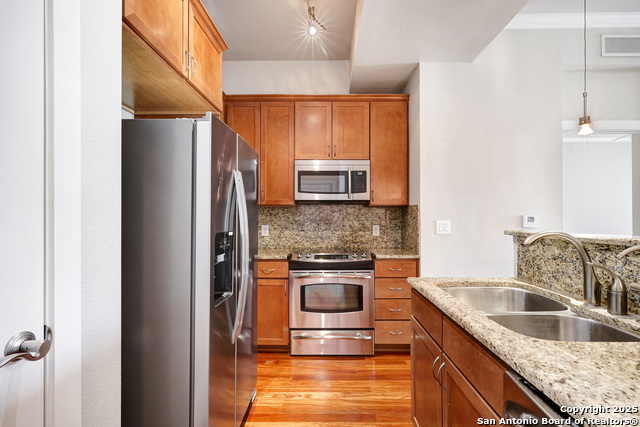 Image 11 of 34 For 7342 Oak Manor Dr  4307