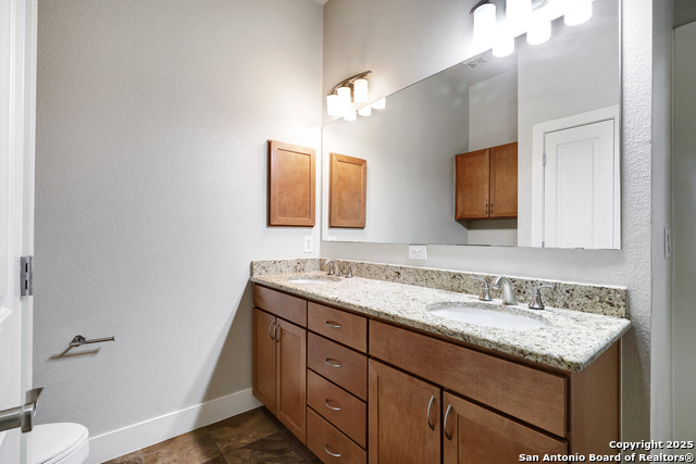Image 17 of 34 For 7342 Oak Manor Dr  4307
