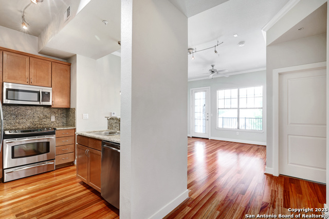 Image 4 of 34 For 7342 Oak Manor Dr  4307