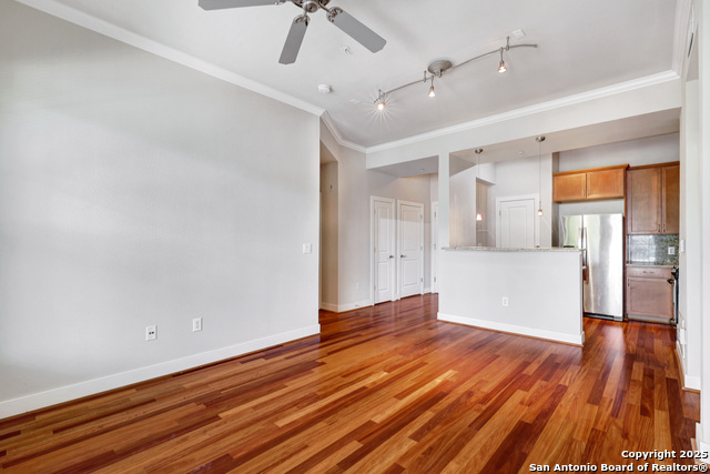Image 7 of 34 For 7342 Oak Manor Dr  4307