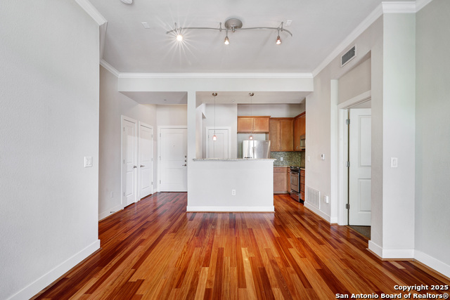 Image 8 of 34 For 7342 Oak Manor Dr  4307