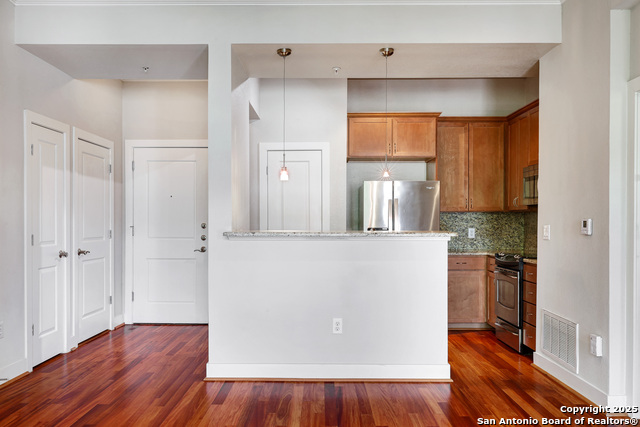 Image 9 of 34 For 7342 Oak Manor Dr  4307