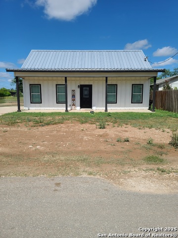 Details for 301 Pickford, Sabinal, TX 78881