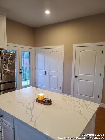 Listing photo id 12 for 301 Pickford