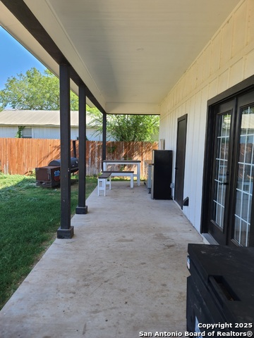 Listing photo id 1 for 301 Pickford