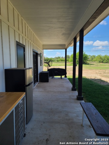 Listing photo id 2 for 301 Pickford