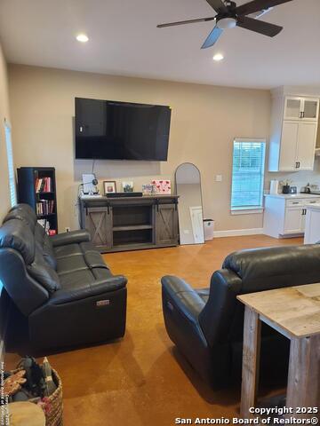 Listing photo id 6 for 301 Pickford