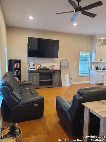 Listing photo id 7 for 301 Pickford