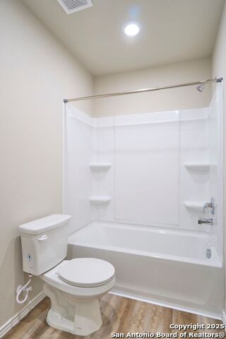 Image 20 of 27 For 482 Abigail  