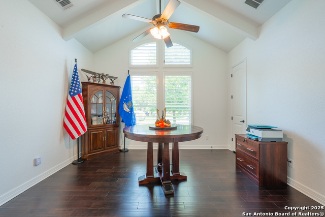Listing photo id 8 for 3715 Coggeshall