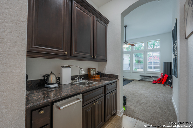 Listing photo id 27 for 3715 Coggeshall