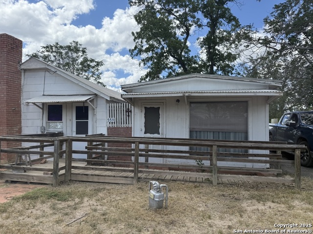 Listing photo id 0 for 559 Rheiner W