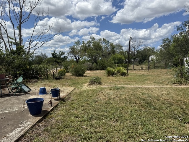 Listing photo id 2 for 559 Rheiner W
