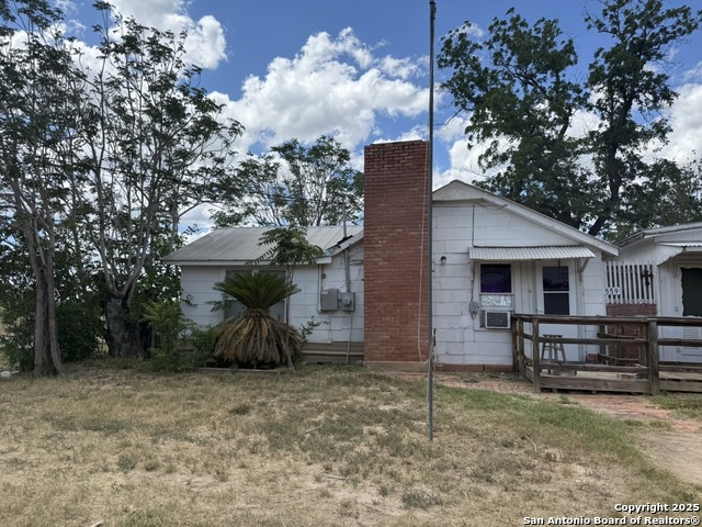 Listing photo id 3 for 559 Rheiner W