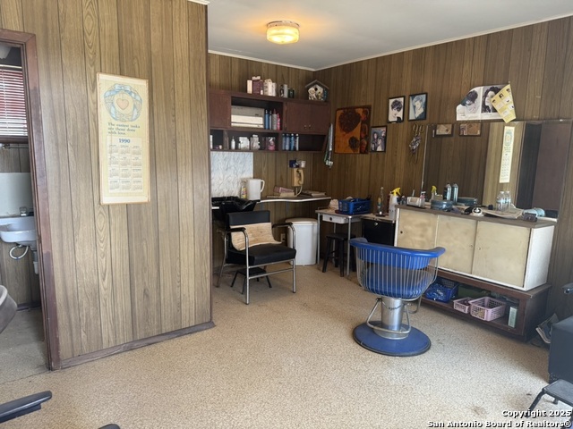 Listing photo id 4 for 559 Rheiner W