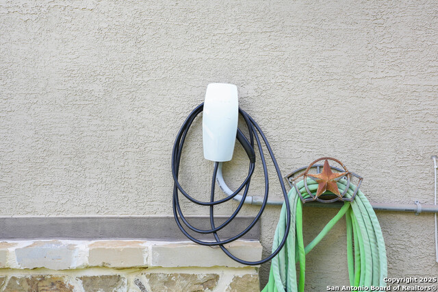 Listing photo id 18 for 13320 Romulus Way