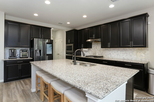 Listing photo id 2 for 13320 Romulus Way