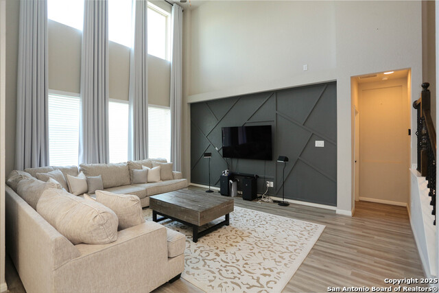 Listing photo id 5 for 13320 Romulus Way