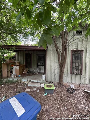 Listing photo id 1 for 115 Yoakum  