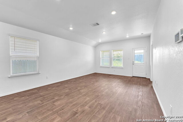 Listing photo id 8 for 3407 Angus Crossing