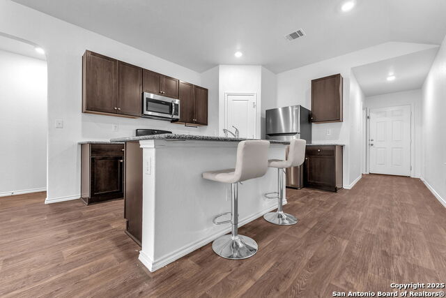 Listing photo id 11 for 3407 Angus Crossing