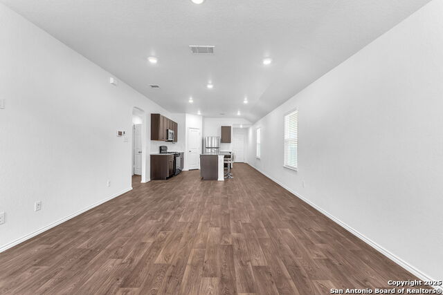 Listing photo id 15 for 3407 Angus Crossing