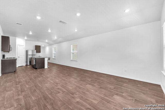 Listing photo id 16 for 3407 Angus Crossing