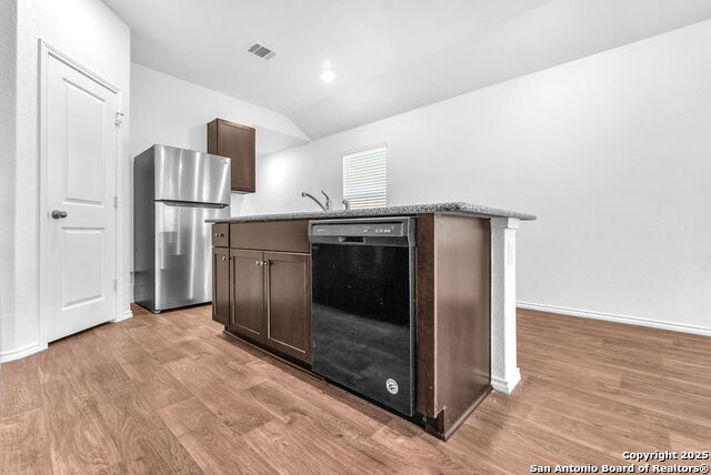 Listing photo id 20 for 3407 Angus Crossing