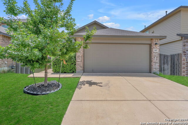 Listing photo id 2 for 3407 Angus Crossing