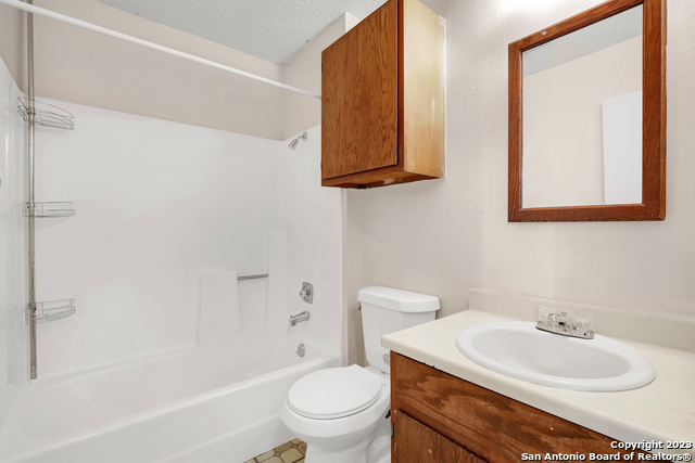 Image 18 of 21 For 7204 Hardesty